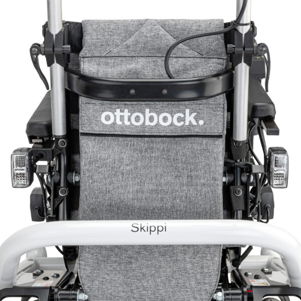 Wózek inwalidzki marki Ottobock model Skippi z szarym obiciem.