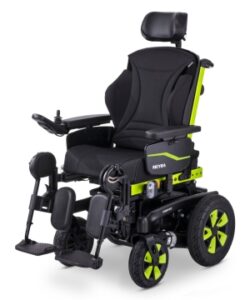 Wózek inwalidzki elektryczny z ergonomicznym siedziskiem i nowoczesnym designem.