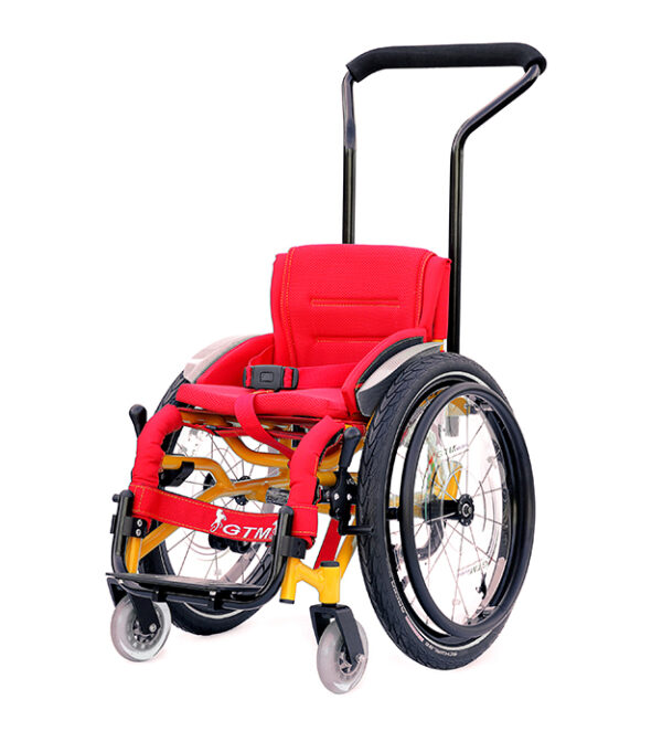 Wózek inwalidzki dziecięcy w kolorze czerwonym z ergonomicznym siedziskiem.