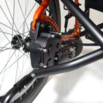 Silnik elektryczny w rowerze, widok z bliska na elementy konstrukcyjne.
