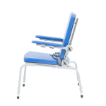 Ergonomiczne krzesło z regulowanym oparciem i niebieskim siedziskiem.