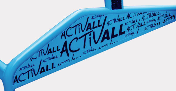 Niebieska rama z logo "ACTIVALL" w różnych stylach.