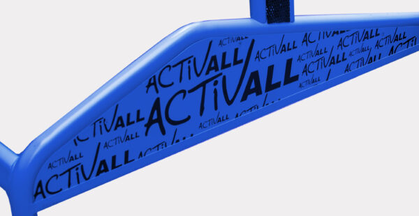 Niebieska rama z logo "ACTIVALL" na białym tle.