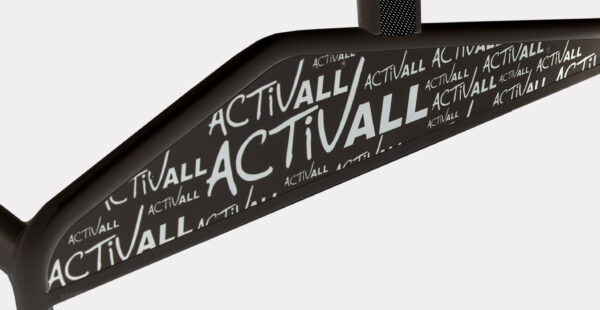 Logo marki Activall na ciemnym tle.