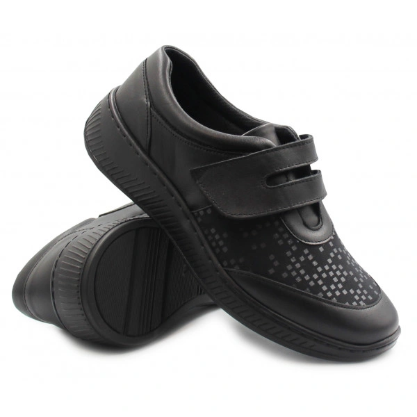 Czarne buty sportowe z rzepem, wygodne i stylowe.