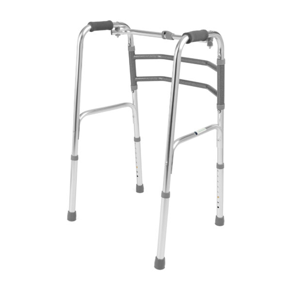 Wózek inwalidzki z aluminiowymi ramami, ułatwiający poruszanie się.
